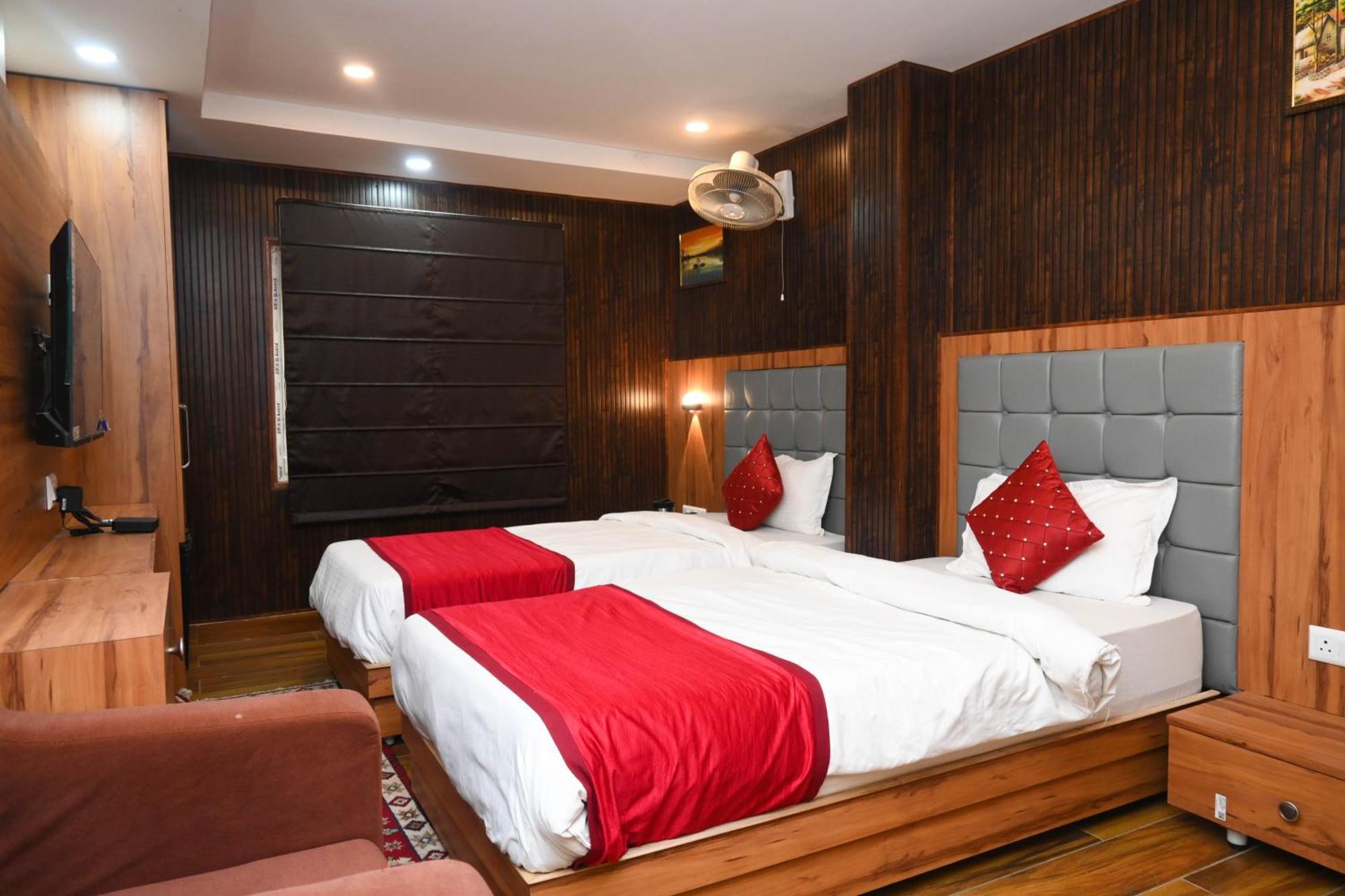 Siddhant Palace Hotel 3*